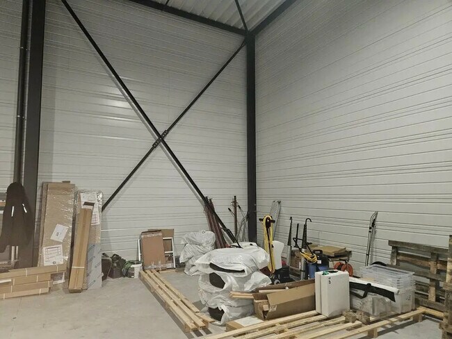 Plus de détails pour Local d'activités à louer