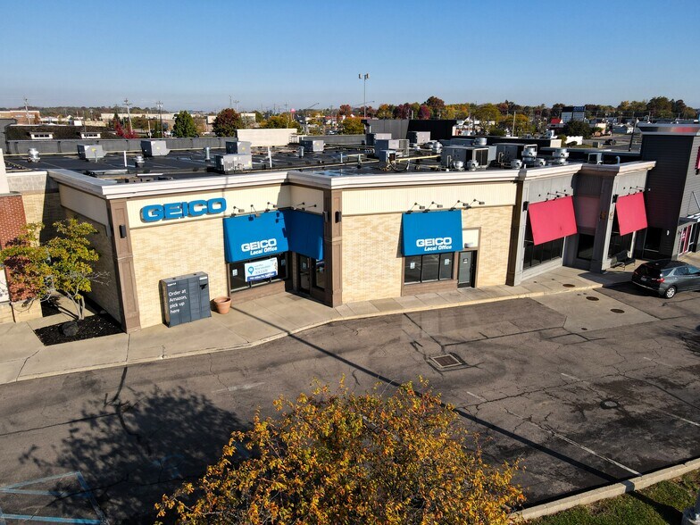 9709-9727 Colerain Ave, Cincinnati, OH à louer - Photo de l’immeuble – Image 1 sur 16