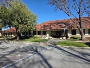 8100 Camino Arroyo, Gilroy, CA à vendre Photo de l’immeuble– Image 2 sur 9