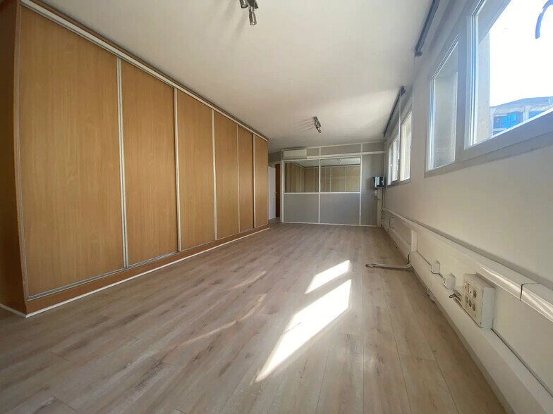 Bureau dans Marseille à louer - Photo de l’immeuble – Image 2 sur 6