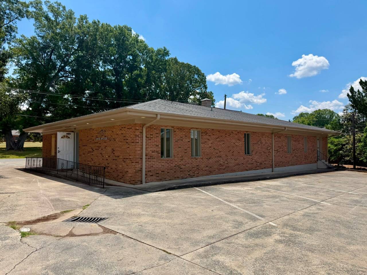 120 E Phifer St, Monroe, NC à louer Photo de l’immeuble– Image 1 sur 7