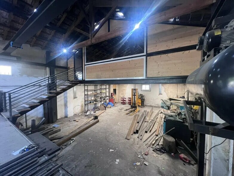 Industriel/Logistique dans Grasse à louer - Photo de l’immeuble – Image 1 sur 7