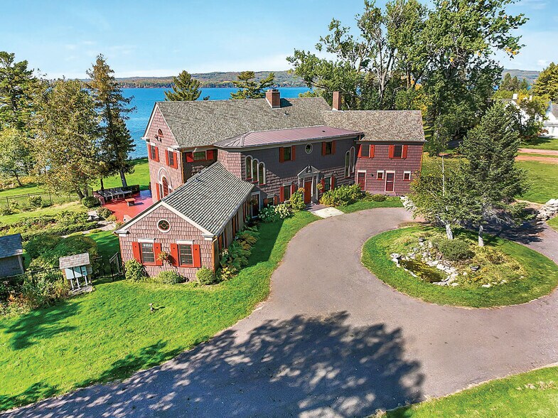 933 Nebraska row, La Pointe, WI à vendre - Photo principale – Image 1 sur 18