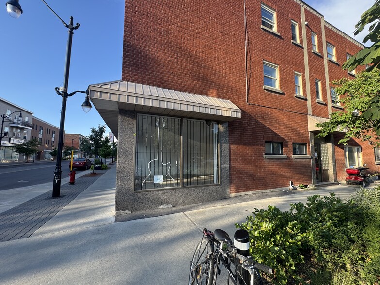 4640 Sainte-Catherine E, Montréal, QC à louer - Photo de l’immeuble – Image 2 sur 6