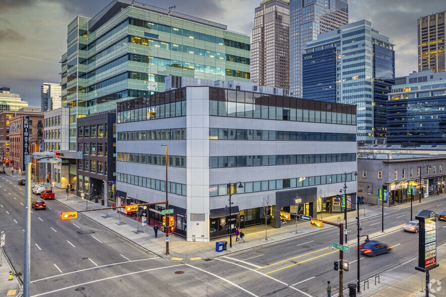 1011 1st St SW, Calgary, AB à louer - Photo de l’immeuble – Image 1 sur 5