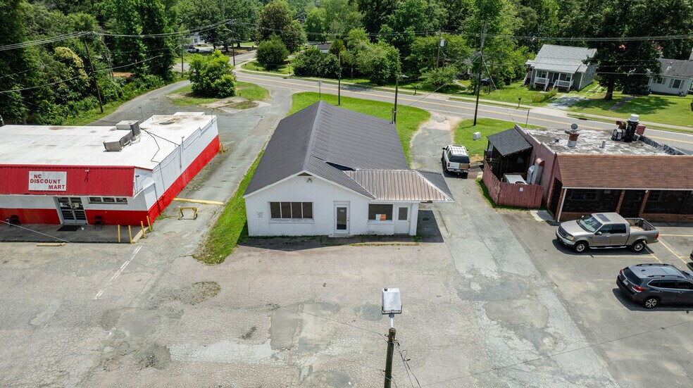 580 Cornelius St, Hillsborough, NC à vendre - Photo de l’immeuble – Image 2 sur 11