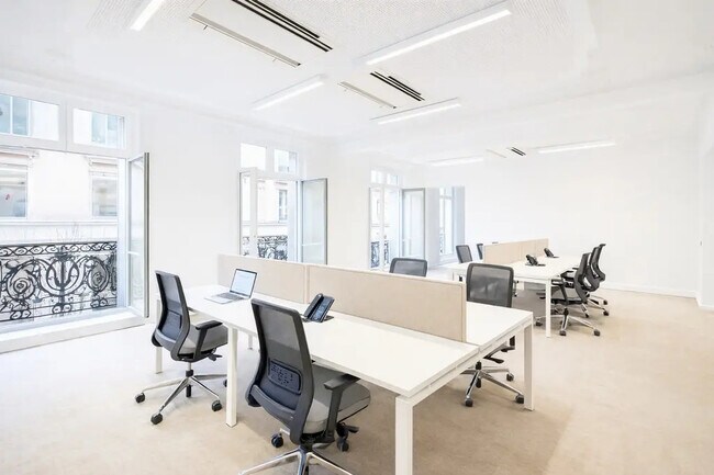 Plus de détails pour 46 Rue De Londres, Paris - Bureau à louer