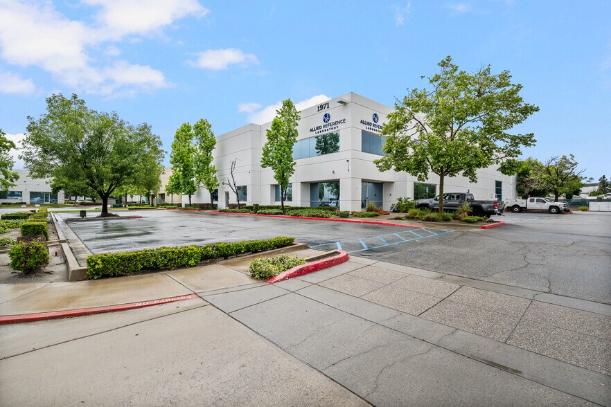 1971 Essex Ct, Redlands, CA à louer - Photo de l’immeuble – Image 1 sur 28
