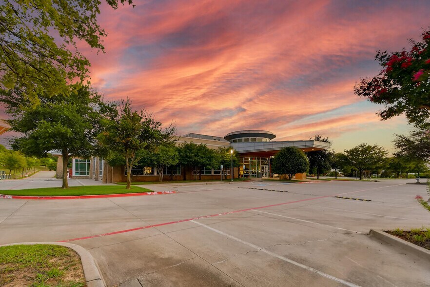 1545 E Southlake Blvd, Southlake, TX à louer - Photo de l’immeuble – Image 3 sur 5
