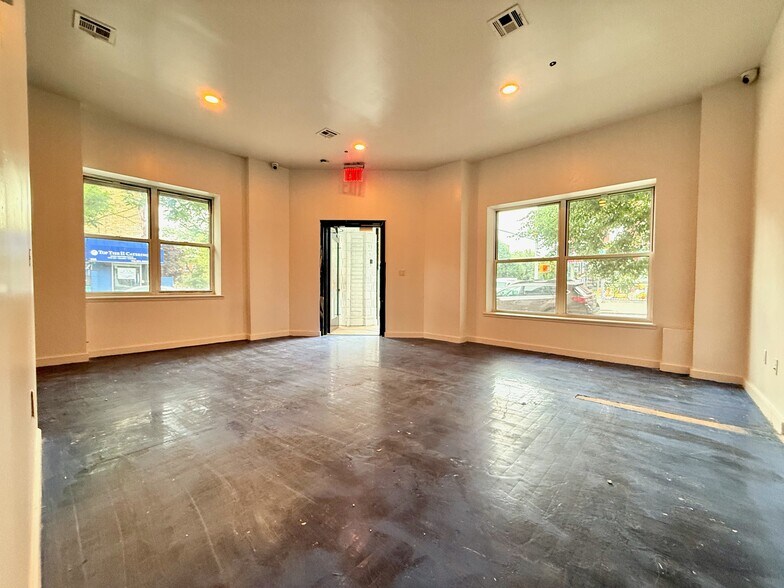 210 Lewis Ave, Brooklyn, NY à louer - Photo de l’immeuble – Image 3 sur 6