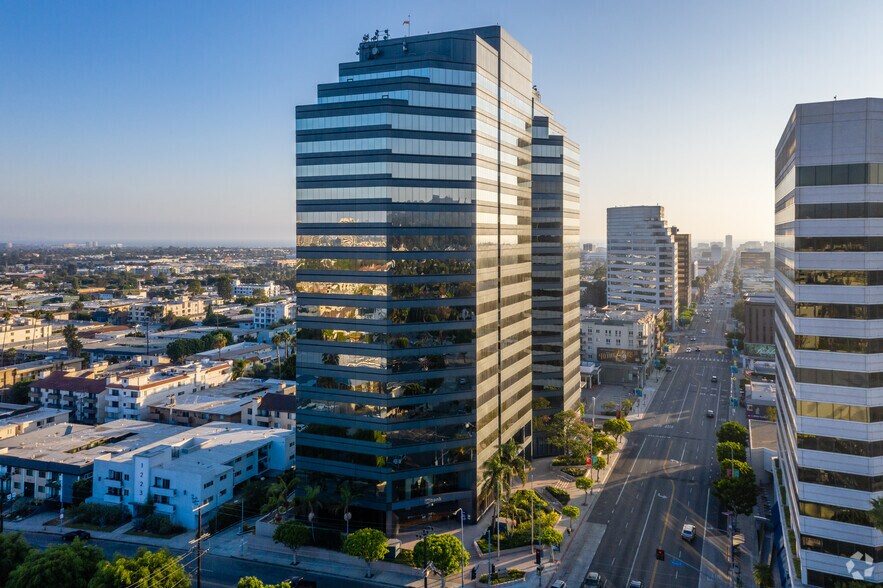 12100 Wilshire Blvd, Los Angeles, CA à louer - Photo de l’immeuble – Image 3 sur 50