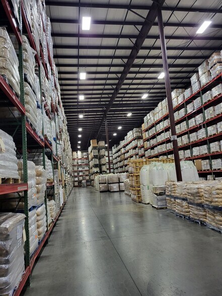 820 Flora Ave, Akron, OH à louer - Photo intérieure – Image 3 sur 4