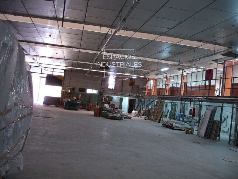 Industriel/Logistique dans Madrid, Madrid à vendre - Photo de l’immeuble – Image 2 sur 32