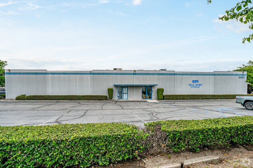 5061 Brooks St, Montclair, CA à louer - Photo de l’immeuble – Image 2 sur 11