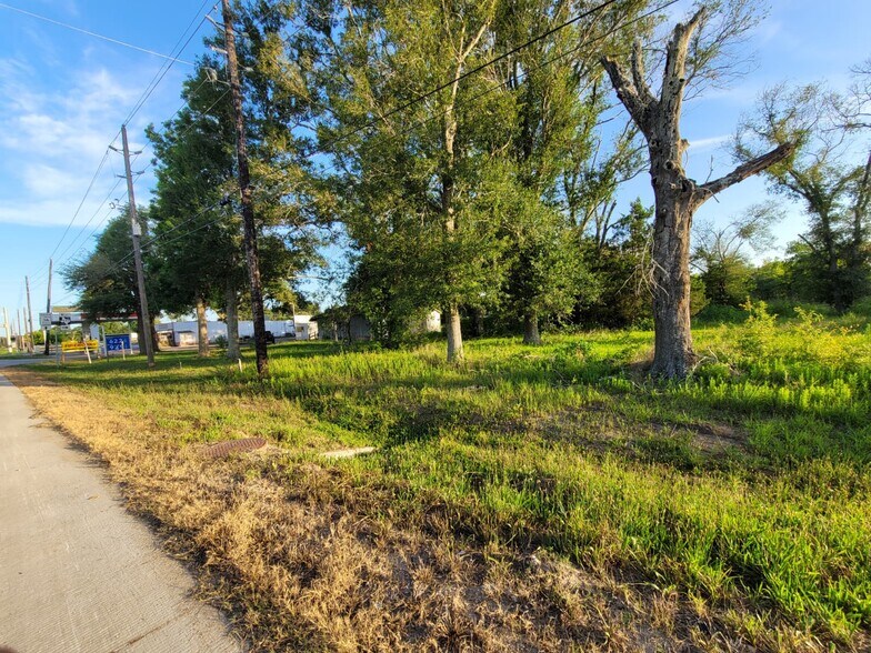 15518 Highway 36, Needville, TX à vendre - Photo de l’immeuble – Image 2 sur 37