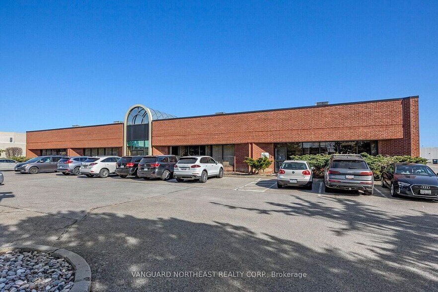25 Valleywood Dr, Markham, ON à louer - Photo de l’immeuble – Image 1 sur 4