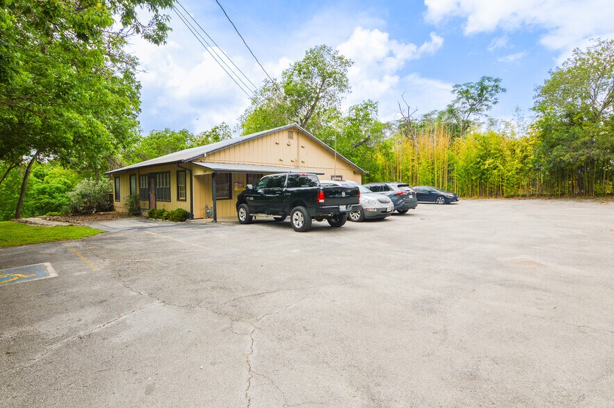 128 W Theissen St, Boerne, TX à vendre - Photo de l’immeuble – Image 3 sur 20