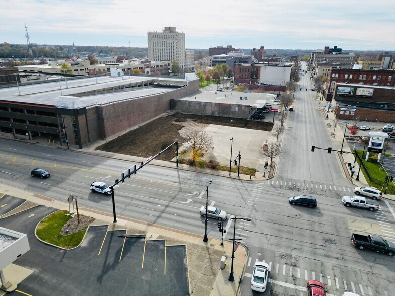 450 Main st, Decatur, IL à vendre - Photo de l’immeuble – Image 1 sur 4