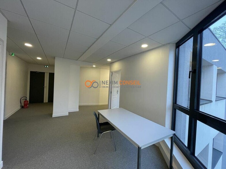 Bureau dans Clichy à louer - Photo de l’immeuble – Image 3 sur 11