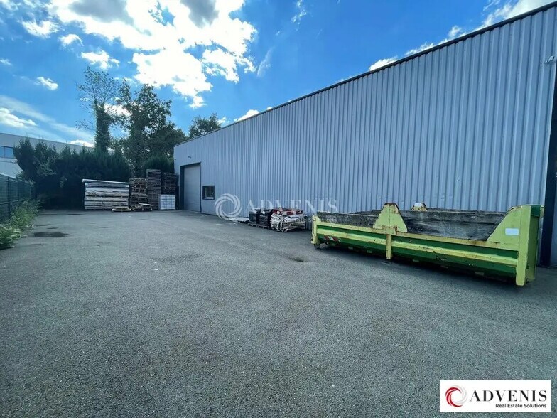 Local d’activités dans SAINT-JEAN-D'ILLAC à louer - Photo de l’immeuble – Image 3 sur 7