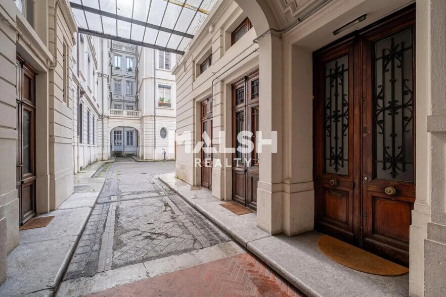 Bureau dans Lyon à vendre - Photo de l’immeuble – Image 1 sur 10