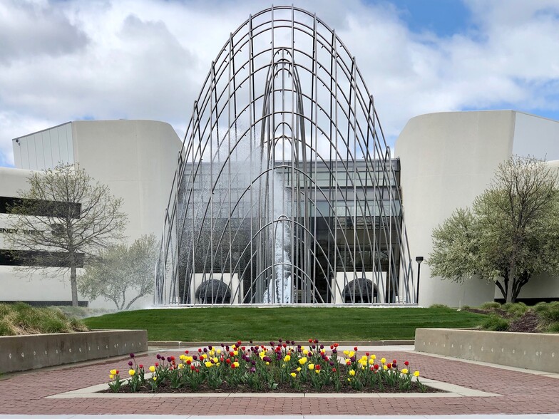 4350 Westown Pky, West Des Moines, IA à louer - Photo de l’immeuble – Image 3 sur 21