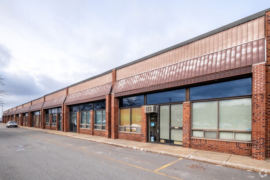3455-3505 Rue Griffith, Montréal, QC à louer - Photo de l’immeuble – Image 3 sur 3