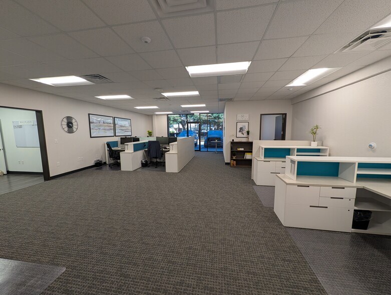 1101 Wooded Acres Dr, Waco, TX à louer - Photo de l’immeuble – Image 1 sur 6