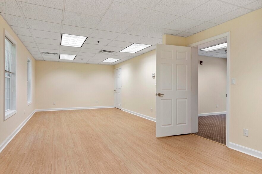206 Southbridge St, Auburn, MA à louer - Photo de l’immeuble – Image 3 sur 12