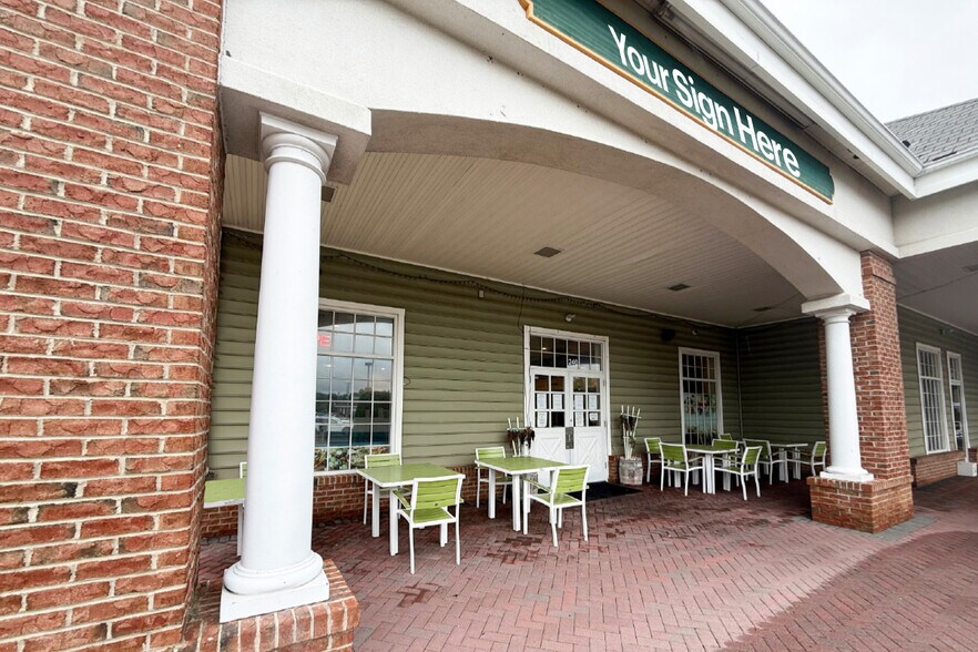 401b W Main St, Freehold, NJ à louer - Photo de l’immeuble – Image 2 sur 8