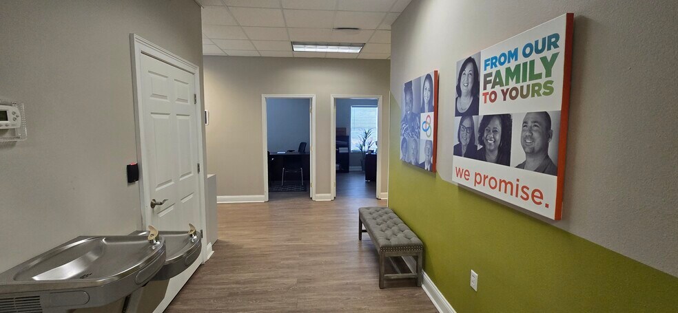 1307 Providence Rd, Brandon, FL à louer - Photo de l’immeuble – Image 3 sur 23