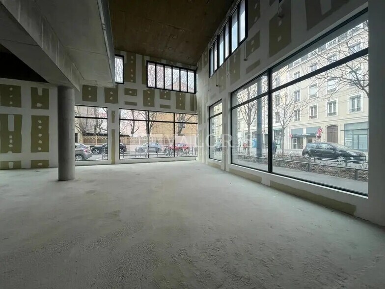 Local d’activités dans Villeurbanne à louer - Photo de l’immeuble – Image 3 sur 7