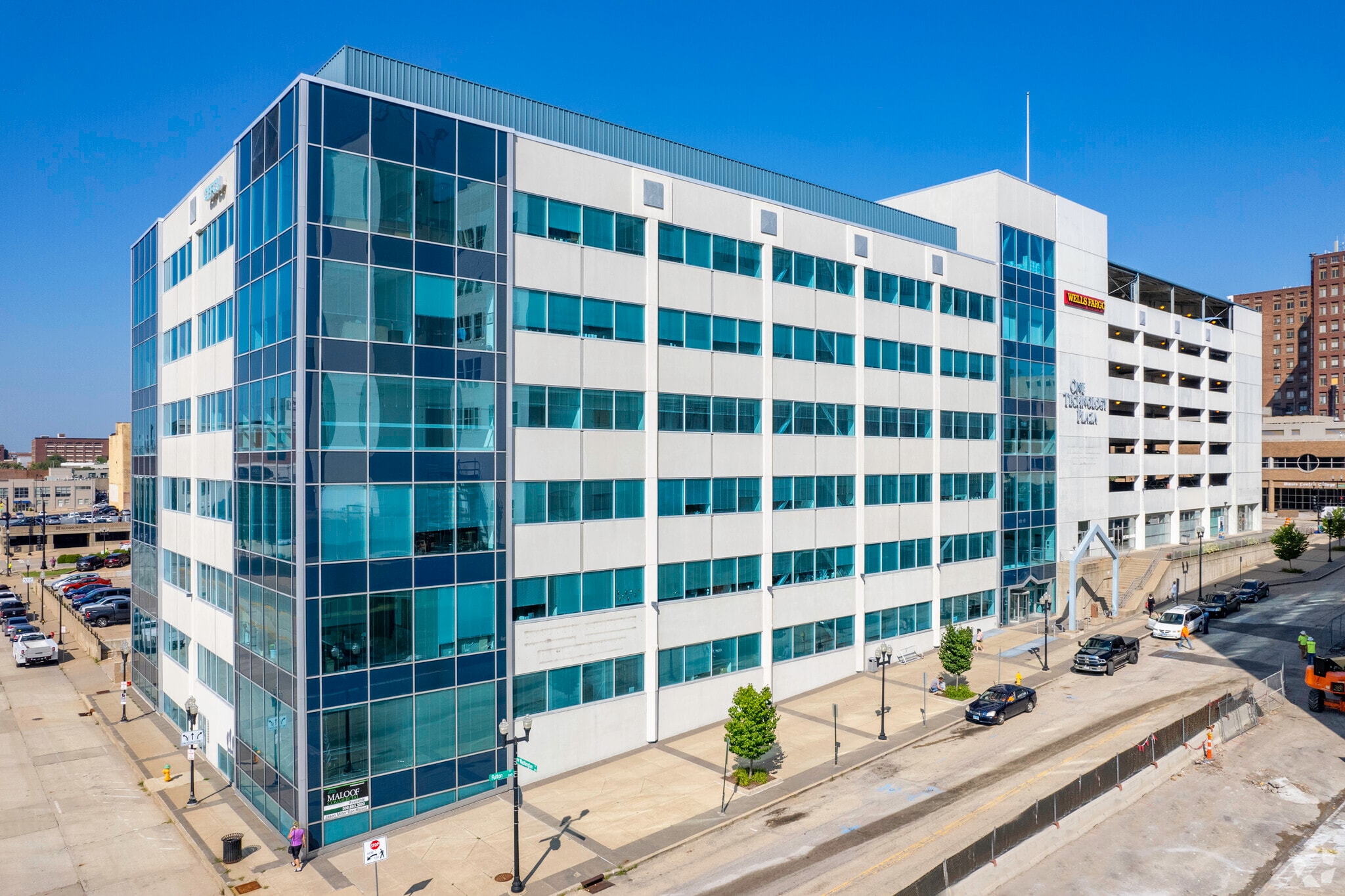 211 Fulton St, Peoria, IL à louer Photo principale– Image 1 sur 12