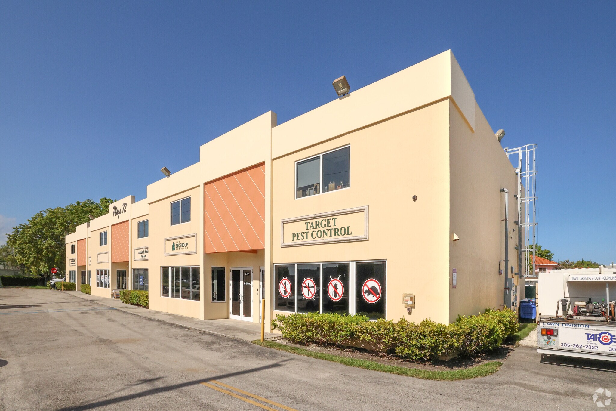 4201-4261 SW 72nd Ave, Miami, FL à louer Photo de l’immeuble– Image 1 sur 21
