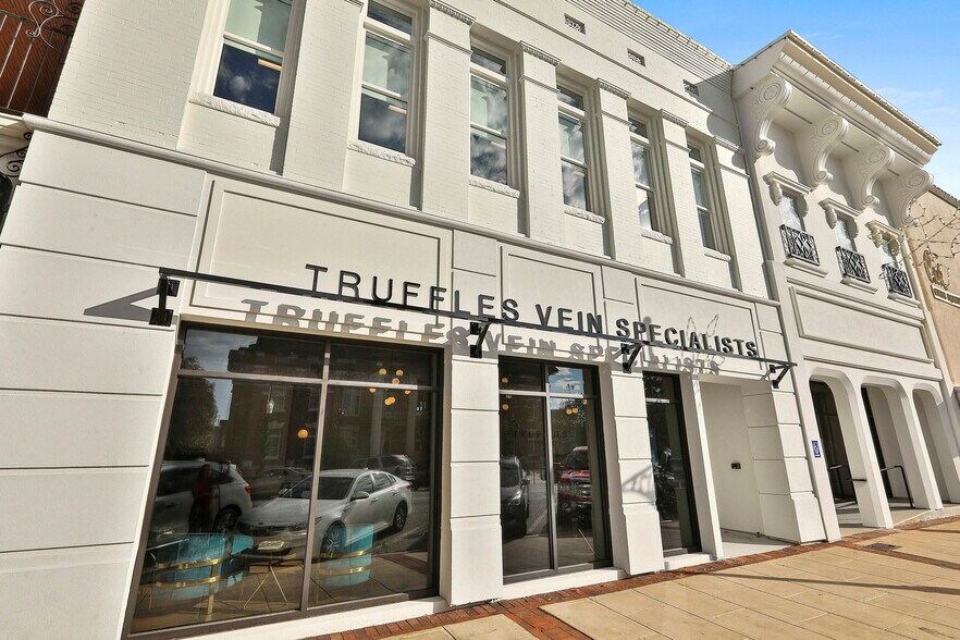 6-8 E Court Sq, Newnan, GA à louer - Photo principale – Image 1 sur 23
