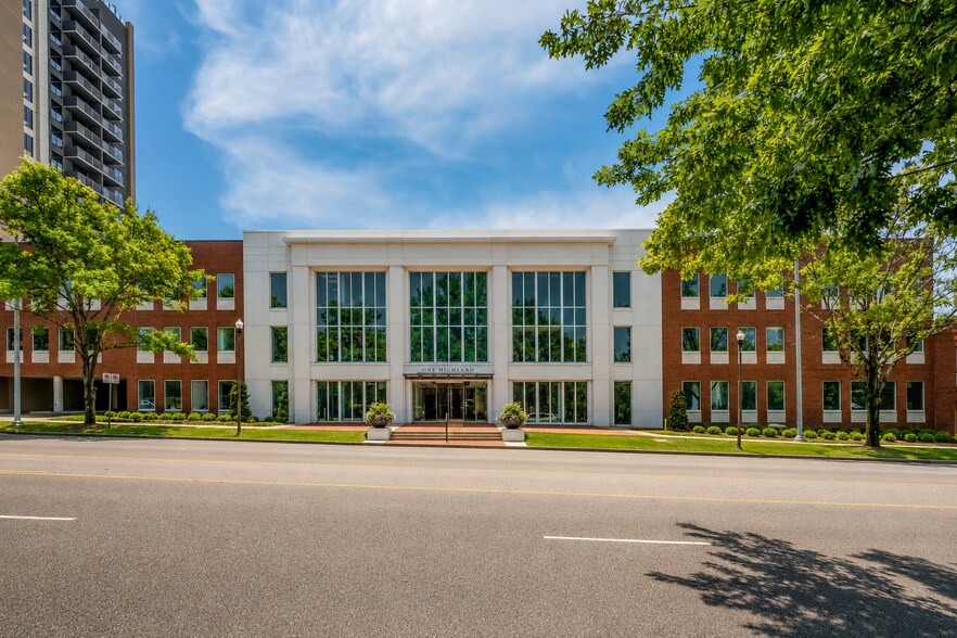 2151-2151 Highland Ave S, Birmingham, AL à louer - Photo de l’immeuble – Image 1 sur 14
