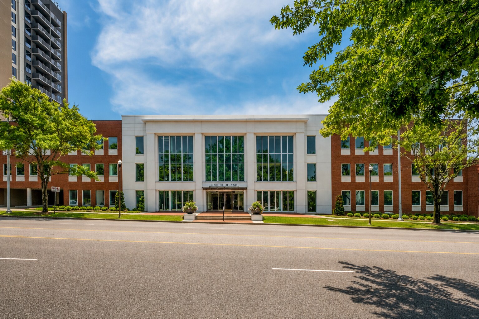 2151-2151 Highland Ave S, Birmingham, AL à louer Photo de l’immeuble– Image 1 sur 15