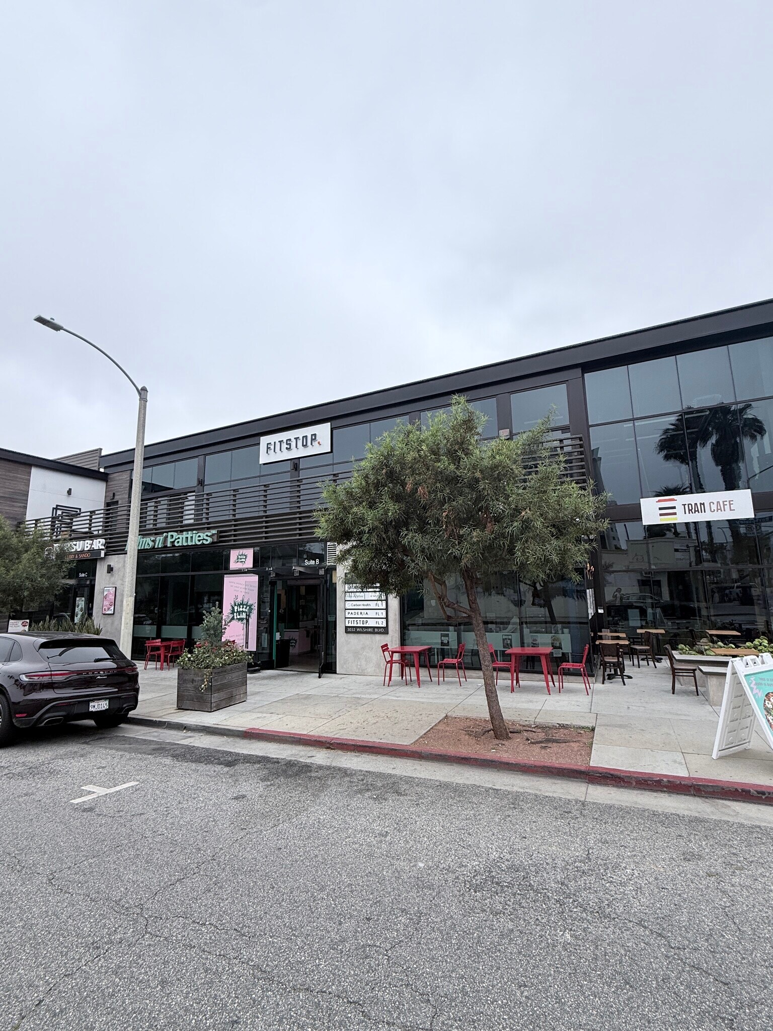 3032 Wilshire Blvd, Santa Monica, CA à louer Photo de l’immeuble– Image 1 sur 18