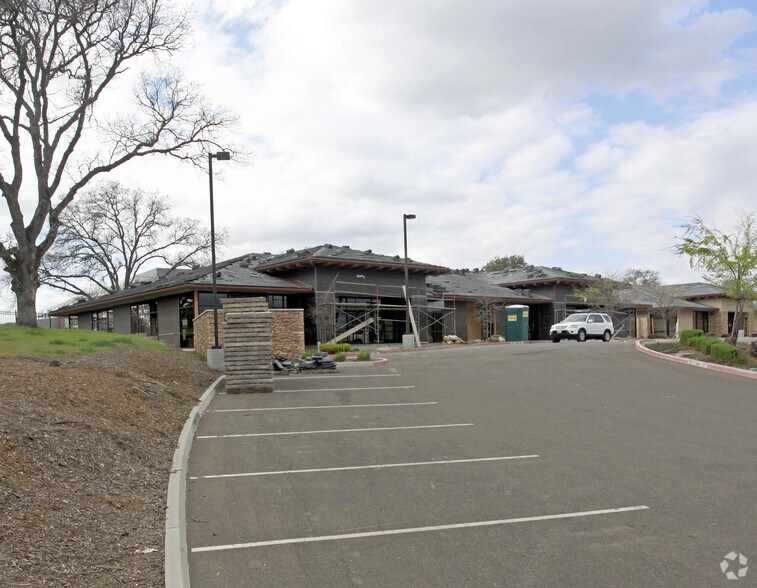 1839 Iron Point Rd, Folsom, CA à louer - Photo de l’immeuble – Image 2 sur 5