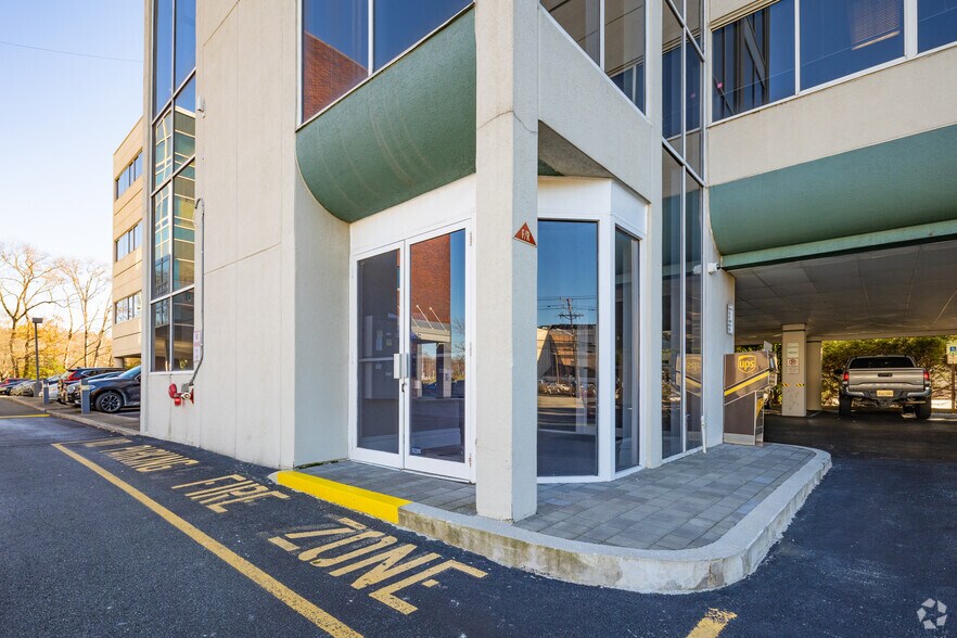 350 W Passaic St, Rochelle Park, NJ à louer - Photo de l’immeuble – Image 3 sur 8