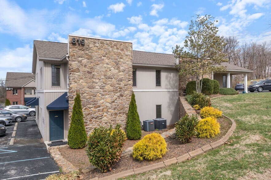819 Mt Tabor Rd, New Albany, IN à louer - Photo de l’immeuble – Image 3 sur 10