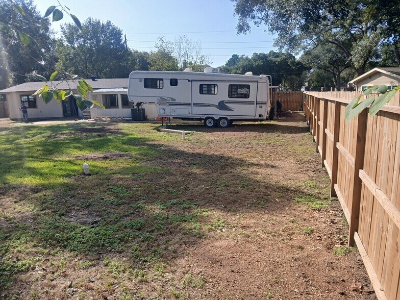 1506 Avenue D, Katy, TX à louer - Photo de l’immeuble – Image 2 sur 15