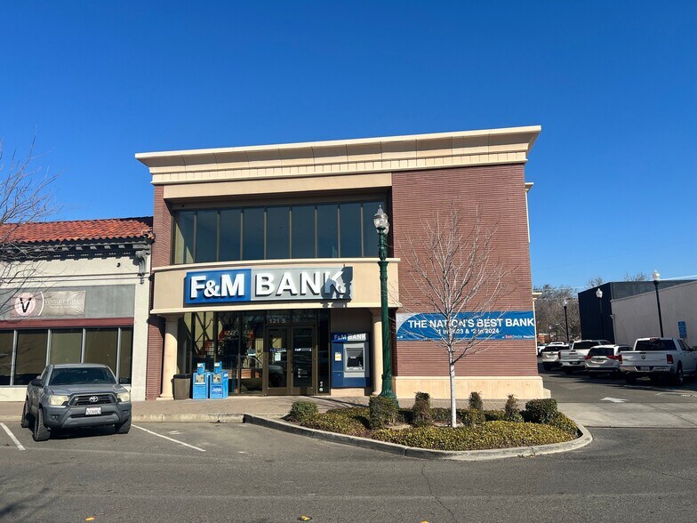 121 S Center St, Turlock, CA à louer - Photo de l’immeuble – Image 1 sur 28