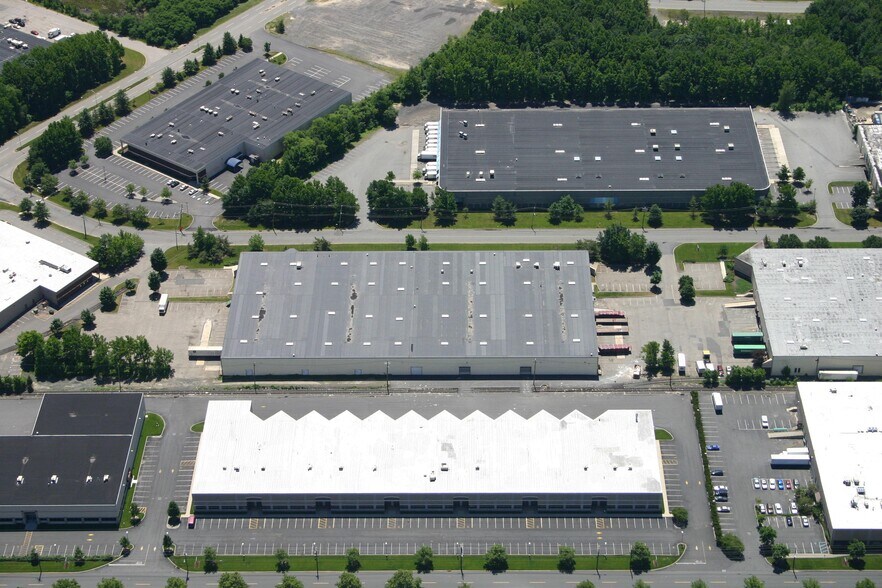 70 Newfield Ave, Edison, NJ à louer - Photo de l’immeuble – Image 2 sur 7