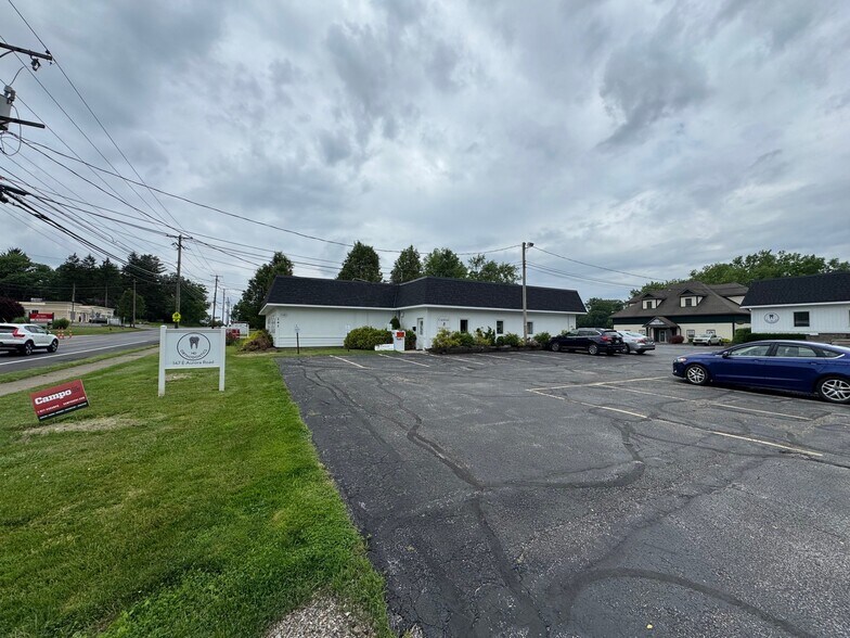 141 E Aurora Rd, Northfield, OH à louer - Photo de l’immeuble – Image 3 sur 26