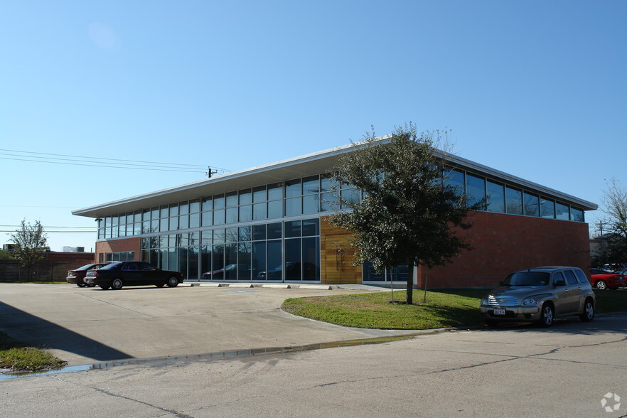 5205 Spruce, Bellaire, TX à louer - Photo de l’immeuble – Image 3 sur 12