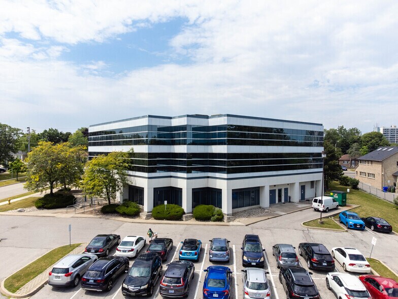 100 Cowdray Ct, Toronto, ON à louer - Photo de l’immeuble – Image 2 sur 8