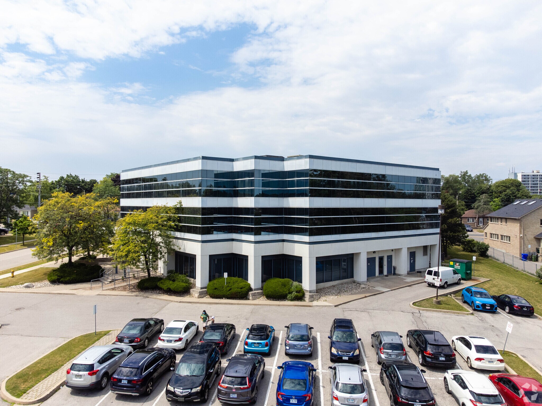 100 Cowdray Ct, Toronto, ON à louer Photo principale– Image 1 sur 9
