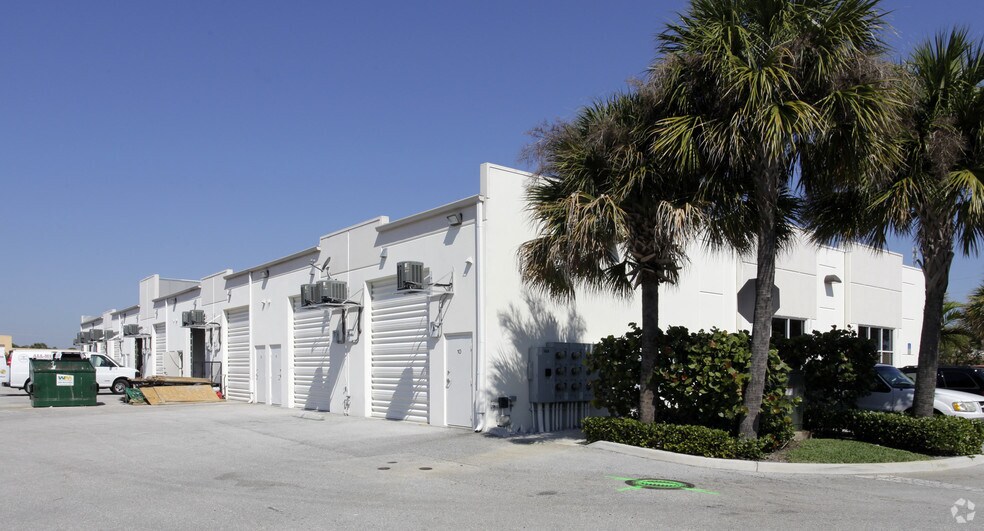 715 Commerce Way, Jupiter, FL à louer - Photo de l’immeuble – Image 2 sur 2