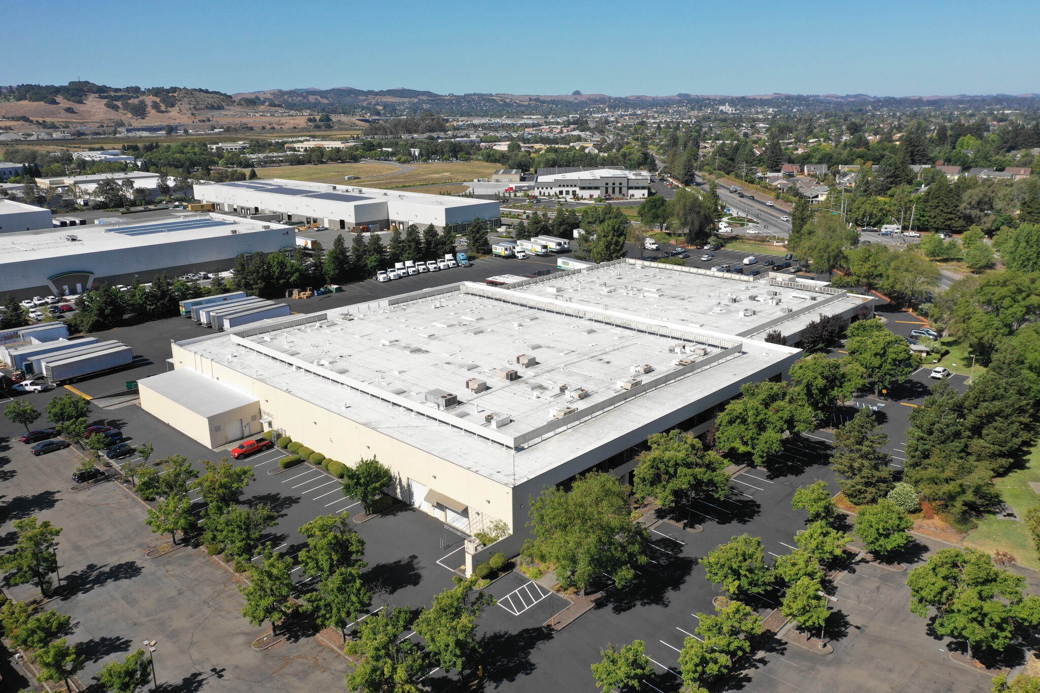 1500 Cader Ln, Petaluma, CA à louer Photo de l’immeuble– Image 1 sur 4